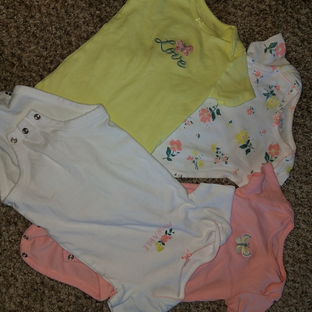 Adorable great used condition Carter's Onesie Set